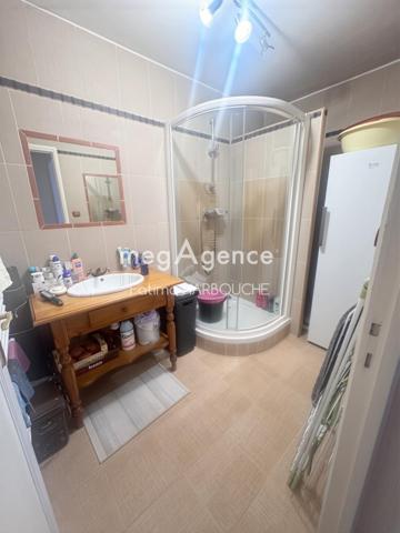 Appartement à LE CHAMBON-FEUGEROLLES, 42500 - 2 pièces 63m²