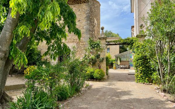 Maison à vendre    9 pièces •  Roujan