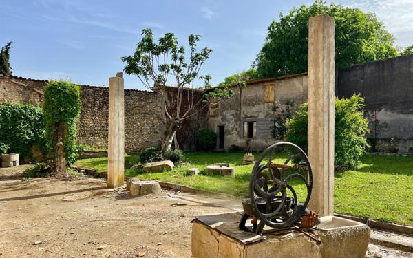 Maison à vendre    9 pièces •  Roujan