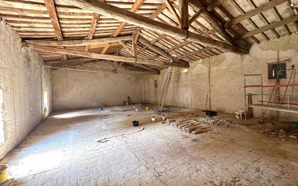 Maison à vendre    9 pièces •  Roujan