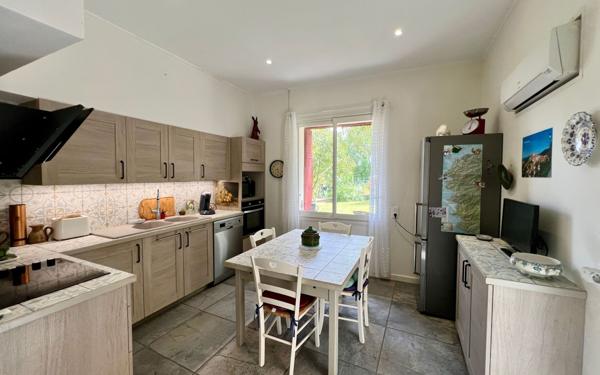 Maison à vendre    9 pièces •  Roujan