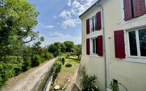 Maison à vendre    9 pièces •  Roujan