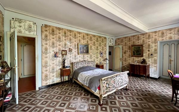 Maison à vendre    9 pièces •  Roujan