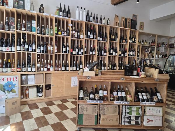 CAVE À VIN – ÉPICERIE FINE – EMPLACEMENT N°1 – LOYER EXCEPTIONNEL – MONTPELLIER CENTRE