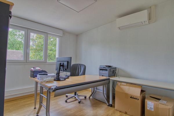 Pavillon rénové - vaste jardin - fort potentiel habitation ou bureaux