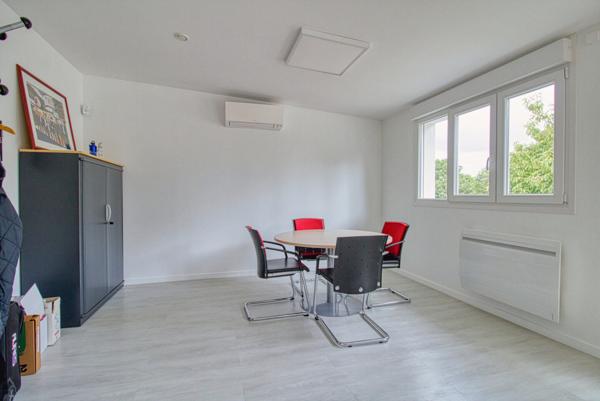 Pavillon rénové - vaste jardin - fort potentiel habitation ou bureaux