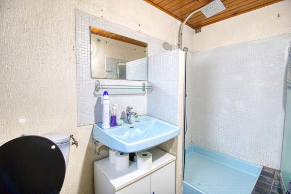 Pavillon rénové - vaste jardin - fort potentiel habitation ou bureaux