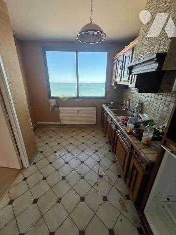 A vendre chez votre Notaire, appartement de 95m² vue mer, situé dans la résidence du "Grand Pav...