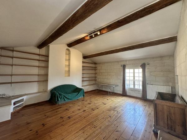 Maison de ville en pierre – 210 m² de charme et d’authenticité avec 2 places de parking privées