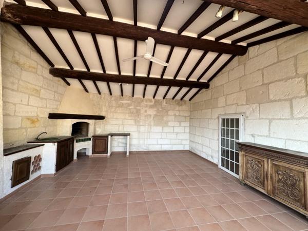 Maison de ville en pierre – 210 m² de charme et d’authenticité avec 2 places de parking privées