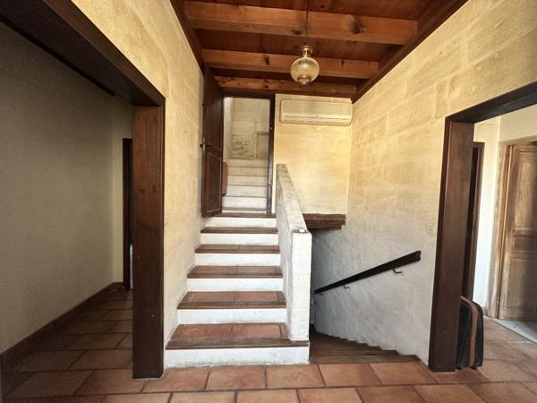 Maison de ville en pierre – 210 m² de charme et d’authenticité avec 2 places de parking privées