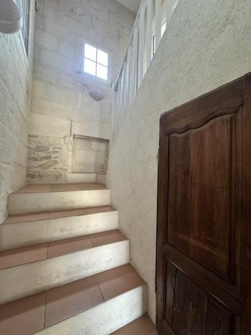 Maison de ville en pierre – 210 m² de charme et d’authenticité avec 2 places de parking privées