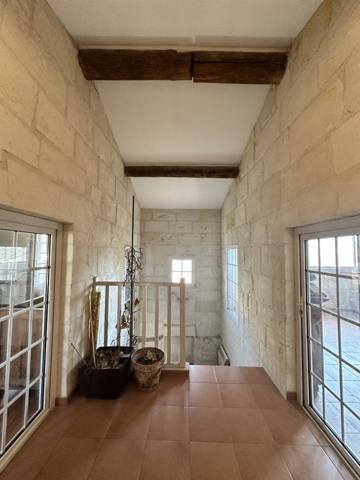 Maison de ville en pierre – 210 m² de charme et d’authenticité avec 2 places de parking privées