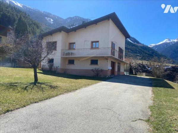 MAISON DE TYPE T5 AVEC GARAGE ET TERRAIN ATTENANT