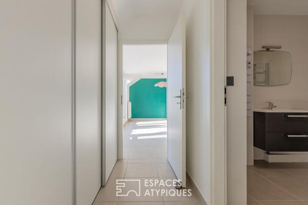 Dernier étage contemporain et sa terrasse