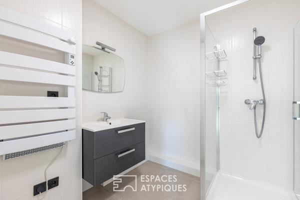 Dernier étage contemporain et sa terrasse