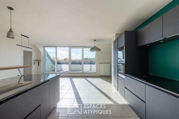 Dernier étage contemporain et sa terrasse