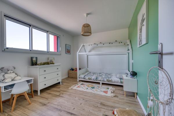 Contemporaine entre Mer et Nature