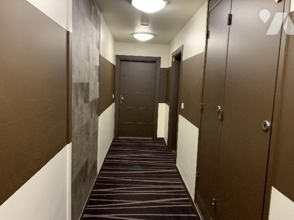 Au premier étage d'une jolie copropriété sécurisée édifiée en 2013, bel appartement de Type 4