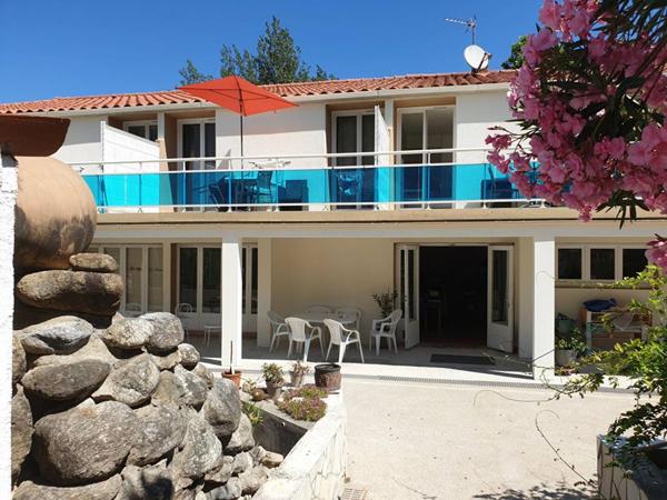 Immeuble / Résidence familiale avec piscine de 11 logements à Amélie les Bains, idéal projet professionnel ou investisseur