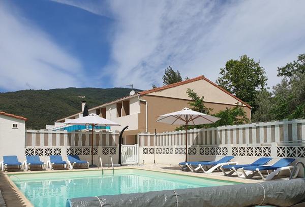 Immeuble / Résidence familiale avec piscine de 11 logements à Amélie les Bains, idéal projet professionnel ou investisseur