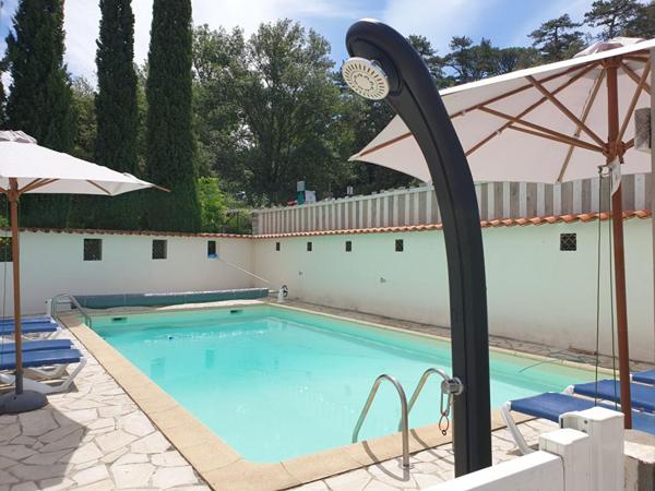 Immeuble / Résidence familiale avec piscine de 11 logements à Amélie les Bains, idéal projet professionnel ou investisseur