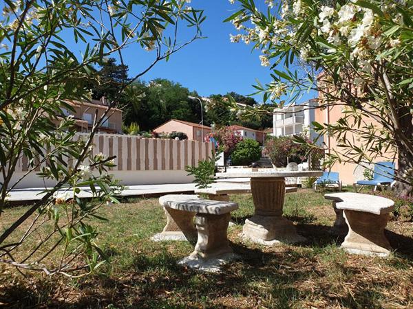 Immeuble / Résidence familiale avec piscine de 11 logements à Amélie les Bains, idéal projet professionnel ou investisseur