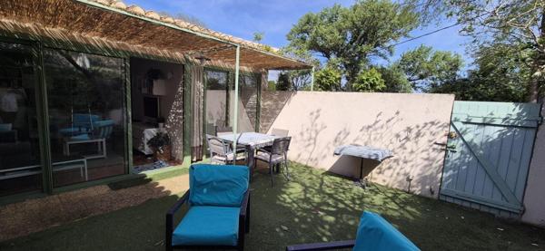 Mazet dans résidence de vacances à St Remy de Provence