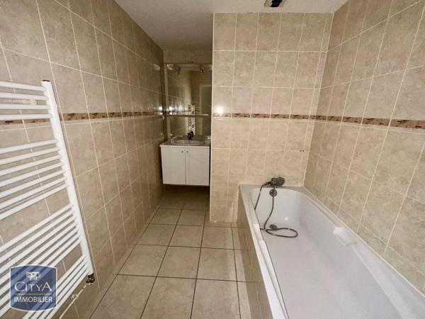 Appartement à louer 3 pièces 66m² Longvic (21600)