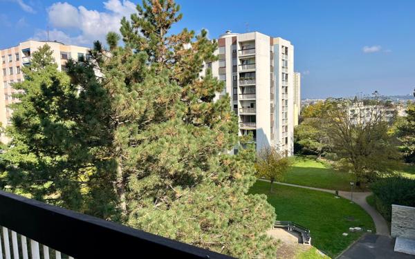 Appartement à vendre    4 pièces • 72,18 m2 Saint-Genis-Laval