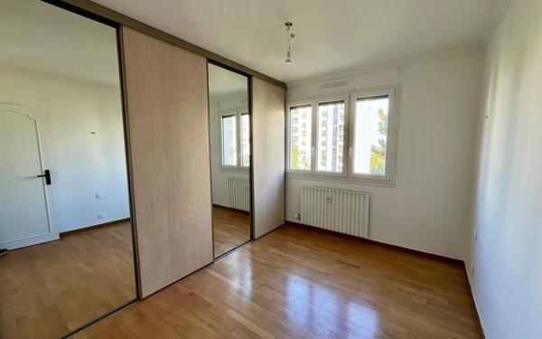 Appartement à vendre    4 pièces • 72,18 m2 Saint-Genis-Laval