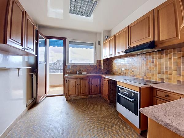 Appartement à vendre à Brive Quartier Pont Cardinal - 3 chambres - 1 place de stationnement - 1 cave - 3 balcons