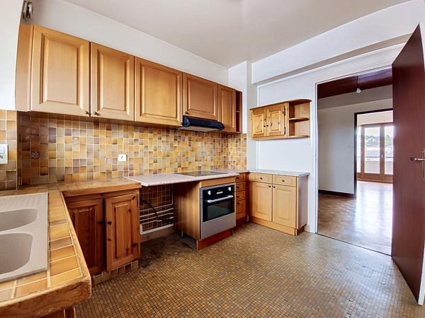 Appartement à vendre à Brive Quartier Pont Cardinal - 3 chambres - 1 place de stationnement - 1 cave - 3 balcons