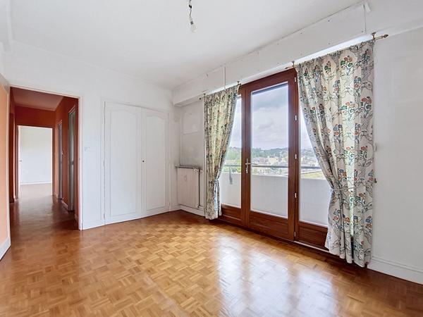Appartement à vendre à Brive Quartier Pont Cardinal - 3 chambres - 1 place de stationnement - 1 cave - 3 balcons