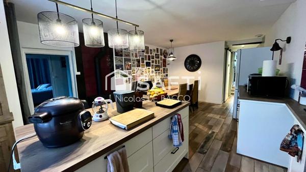 a vendre belle ferme rénové avec son studio attenant.