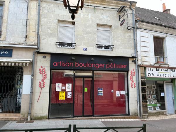 Sarthe (Dpt 72), LA CHARTRE SUR LE LOIR, Immeuble mixte à vendre-95m²-6 pièces - véranda- cour