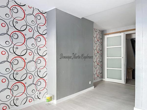 Sarthe (Dpt 72), LA CHARTRE SUR LE LOIR, Immeuble mixte à vendre-95m²-6 pièces - véranda- cour