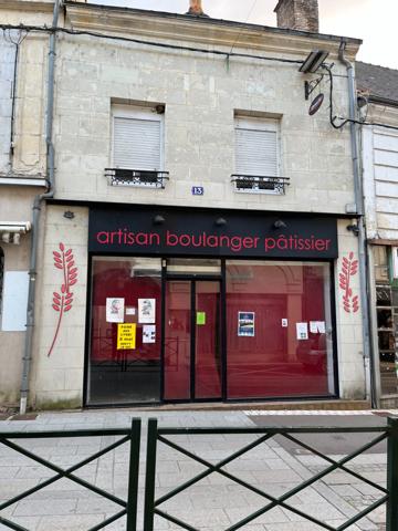 Sarthe (Dpt 72), LA CHARTRE SUR LE LOIR, Immeuble mixte à vendre-95m²-6 pièces - véranda- cour