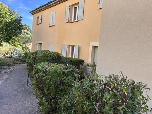 Maison T4 avec  piscine  neuve pour la résidence  et parking à Mallemort