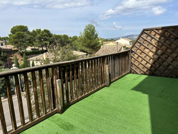 Maison T4 avec  piscine  neuve pour la résidence  et parking à Mallemort