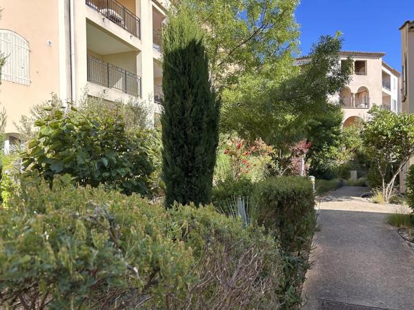 Maison T4 avec  piscine  neuve pour la résidence  et parking à Mallemort