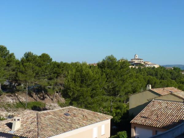 Maison T4 avec  piscine  neuve pour la résidence  et parking à Mallemort