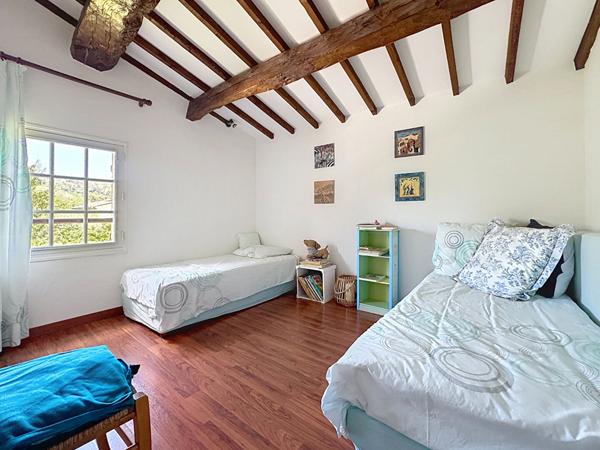 EXCLUSIVITE Rare à la vente Maison à vendre à Luynes, Aix-en-Provence - 8 pièces, 186 m² terrain  3477m²