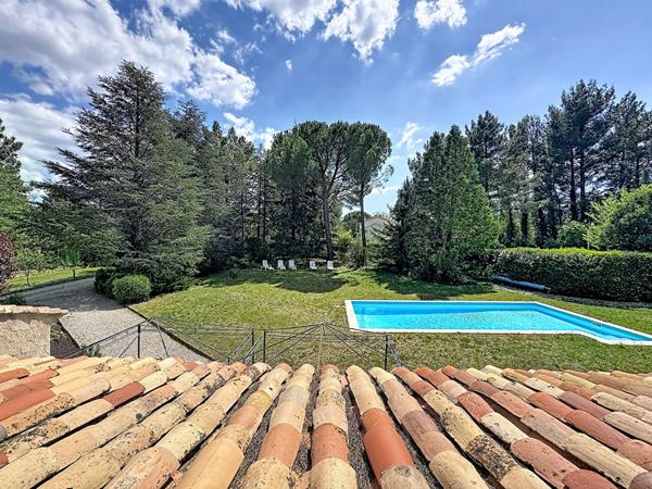 EXCLUSIVITE Rare à la vente Maison à vendre à Luynes, Aix-en-Provence - 8 pièces, 186 m² terrain  3477m²