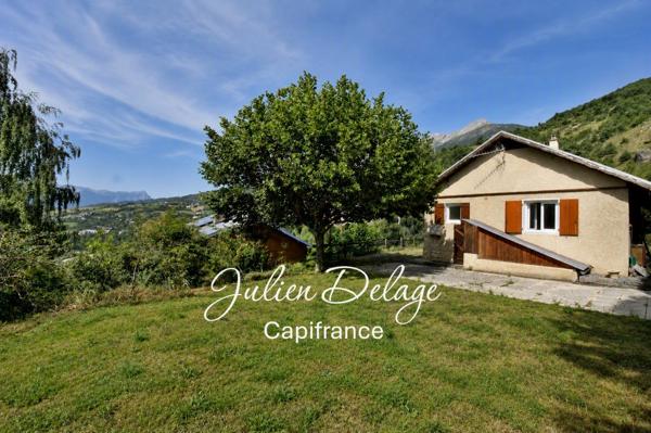 Châteauroux-les-Alpes – Maison de plain-pied sur 1 103 m² de terrain avec vue dégagée