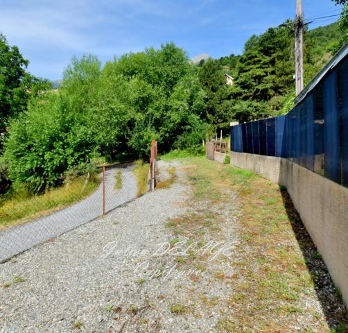 Châteauroux-les-Alpes – Maison de plain-pied sur 1 103 m² de terrain avec vue dégagée