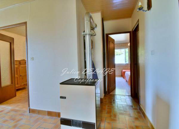 Châteauroux-les-Alpes – Maison de plain-pied sur 1 103 m² de terrain avec vue dégagée