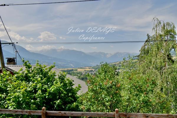 Châteauroux-les-Alpes – Maison de plain-pied sur 1 103 m² de terrain avec vue dégagée