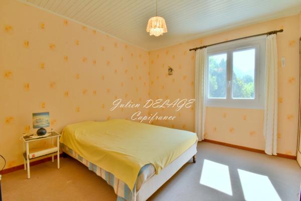 Châteauroux-les-Alpes – Maison de plain-pied sur 1 103 m² de terrain avec vue dégagée