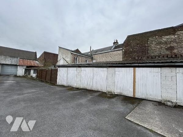 ensemble de 22 stationnements (garages et parking fermé)